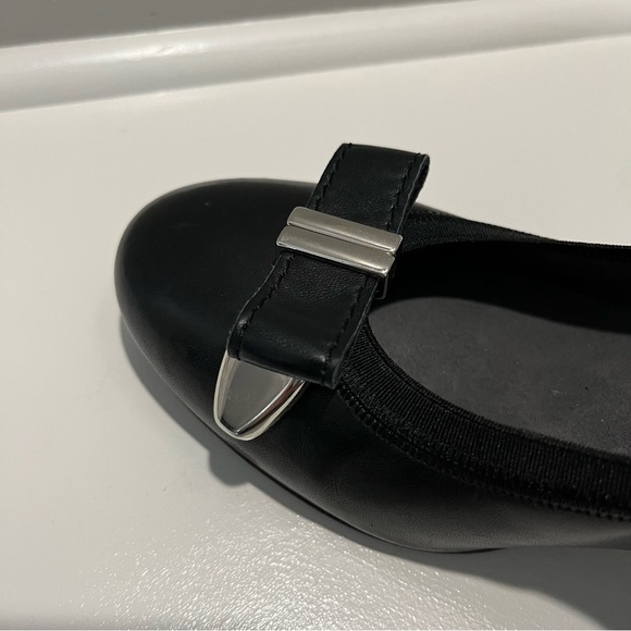 Stuart Weitzman Rounded Toe Leather Black Heels - Picture 4 of 16